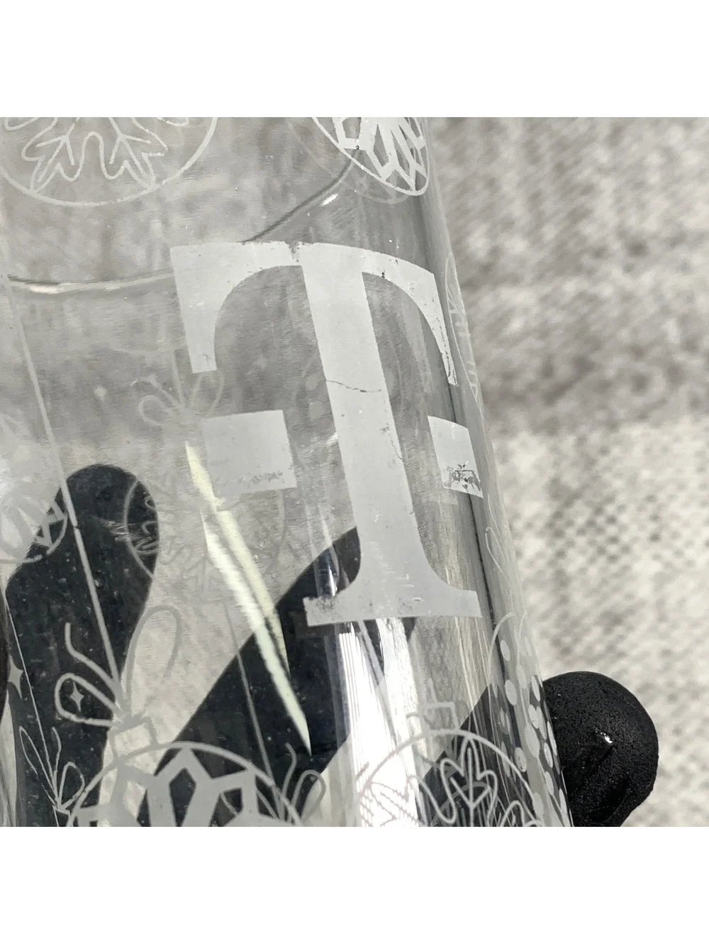 T-Mobile Branded Glasses Set with Etched Logo and‎ Decorative Pattern